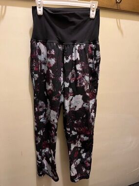 lululemon athletica Black Capris with Burgundy and White Abstract Print